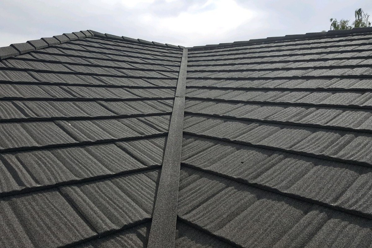 A WeatherLok Shake roof, stone-coated steel in long hand-split planks running up to the ridge